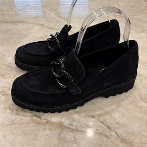 Vaneli Black Suede Chunky Loafers Size 8N Narrow Lug Sole Chain Casual Polished‎